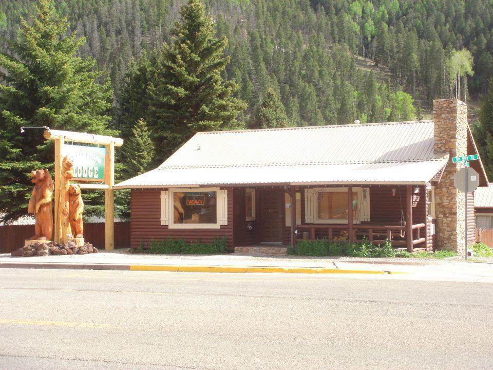 Three Bears Lodge Red River Exterior photo